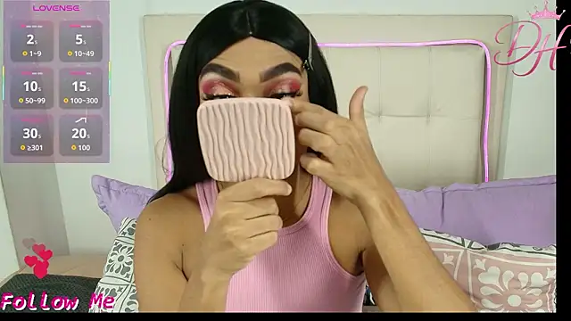 Snapshot of Daphne_Hills chatting on 03/21/26, 07:50 Daphne Hills online show from 03/21/26, 07:50