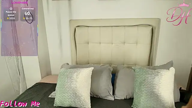 Snapshot of Daphne_Hills chatting on 04/01/26, 07:00 Daphne Hills online show from 04/01/26, 07:00