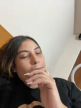 Snapshot of Anna_Bitch_Disgusting chatting on 11/26/25, 07:31 Anna Bitch Disgusting online show from 11/26/25, 07:31