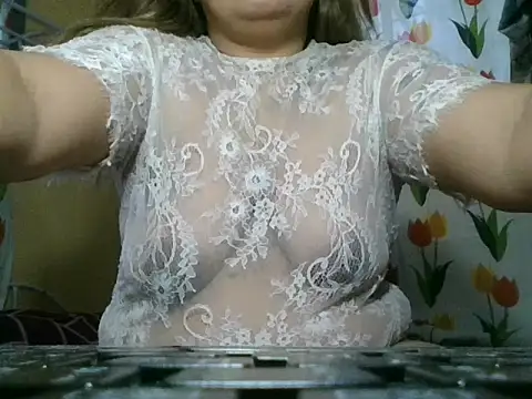 Snapshot of loriepinay46 chatting on 05/30/26, 09:45 loriepinay46 online show from 05/30/26, 09:45