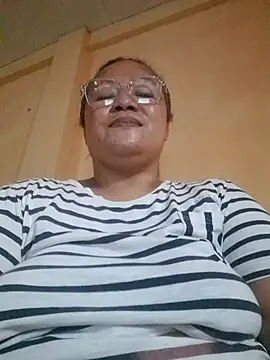 Snapshot of loriepinay46 chatting on 06/18/26, 09:09 loriepinay46 online show from 06/18/26, 09:09