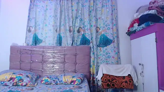 AishaOwens online show from 12/17/25, 08:26