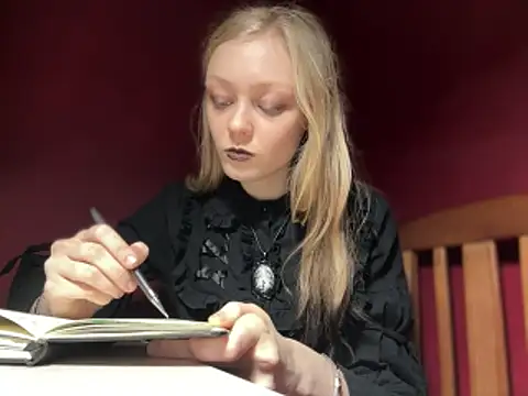 Snapshot of moonlight_fiend chatting on 12/20/25, 05:31 moonlight fiend online show from 12/20/25, 05:31