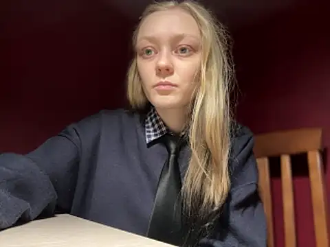 Snapshot of moonlight_fiend chatting on 12/21/25, 08:16 moonlight fiend online show from 12/21/25, 08:16