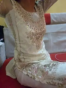 Snapshot of SLIMDIVAA chatting on 12/03/25, 08:45 SLIMDIVAA online show from 12/03/25, 08:45