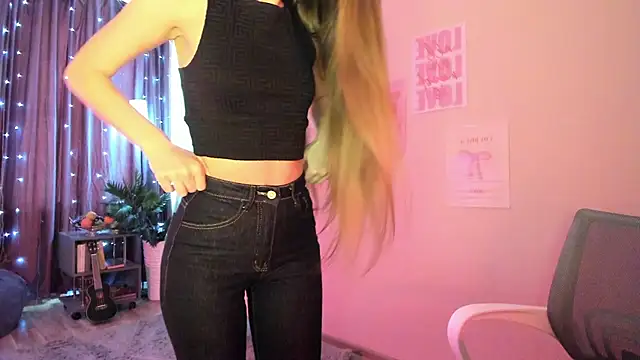 Aurora Glow21 online show from 03/18/26, 12:19