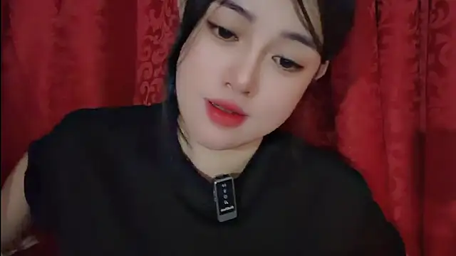 Snapshot of MiCandy-Lovee chatting on 03/23/26, 03:16 MiCandy-Lovee online show from 03/23/26, 03:16