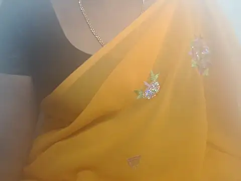 Snapshot of tamilsheelaaa chatting on 11/13/25, 04:17 tamilsheelaaa online show from 11/13/25, 04:17