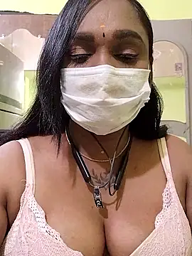 Snapshot of Dharshini98 chatting on 01/17/26, 04:33 Dharshini98 online show from 01/17/26, 04:33