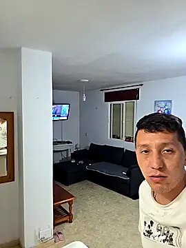 Snapshot of 7milo chatting on 04/07/26, 07:58 7milo online show from 04/07/26, 07:58