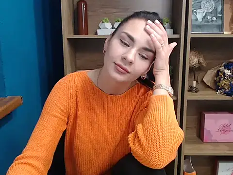 divina kira online show from 11/14/25, 12:26