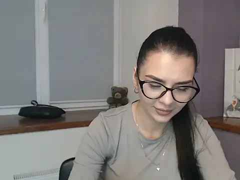 divina kira online show from 11/26/25, 08:15