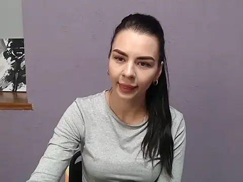 divina kira online show from 12/04/25, 08:01