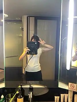 Snapshot of mayumichan13 chatting on 04/01/26, 09:23 mayumichan13 online show from 04/01/26, 09:23