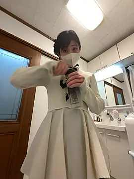 Snapshot of mayumichan13 chatting on 04/16/26, 05:14 mayumichan13 online show from 04/16/26, 05:14