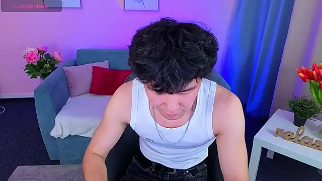 Snapshot of DenisHunter chatting on 11/16/25, 02:33 DenisHunter online show from 11/16/25, 02:33