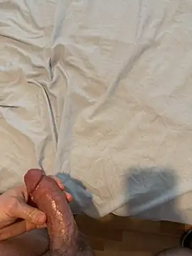 Snapshot of bigfatbro9 chatting on 04/10/26, 03:06 bigfatbro9 online show from 04/10/26, 03:06