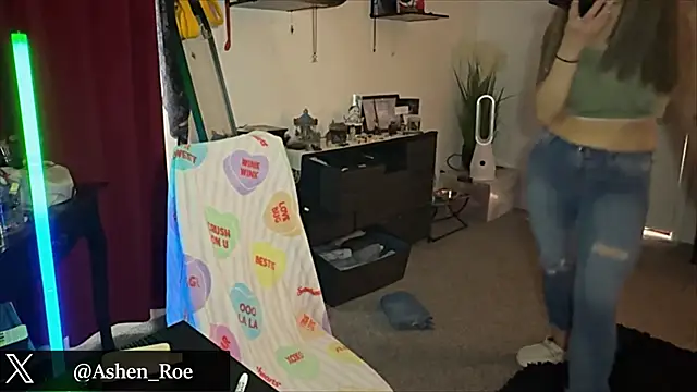 Snapshot of AshenRoe chatting on 03/26/26, 09:53 AshenRoe online show from 03/26/26, 09:53