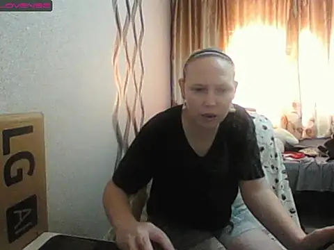 JenniDeep online show from 11/17/25, 07:58