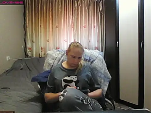 Snapshot of JenniDeep chatting on 04/28/26, 03:00 JenniDeep online show from 04/28/26, 03:00