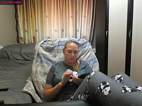Snapshot of JenniDeep chatting on 06/18/26, 11:14 JenniDeep online show from 06/18/26, 11:14