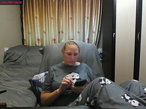 Snapshot of JenniDeep chatting on 06/24/26, 03:33 JenniDeep online show from 06/24/26, 03:33