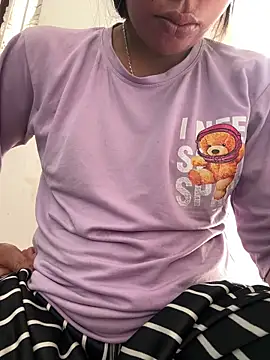 Snapshot of isha_sharma2002 chatting on 03/20/26, 06:18 isha sharma2002 online show from 03/20/26, 06:18