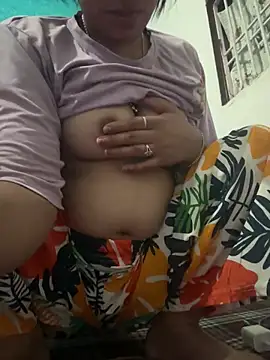 Snapshot of isha_sharma2002 chatting on 03/25/26, 04:13 isha sharma2002 online show from 03/25/26, 04:13