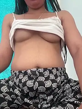 Snapshot of isha_sharma2002 chatting on 03/27/26, 05:13 isha sharma2002 online show from 03/27/26, 05:13