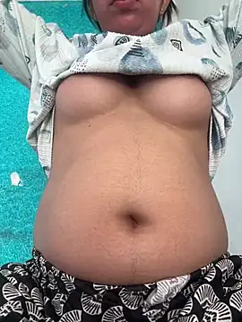 Snapshot of isha_sharma2002 chatting on 03/27/26, 08:59 isha sharma2002 online show from 03/27/26, 08:59