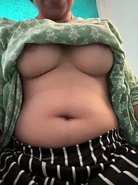 Snapshot of isha_sharma2002 chatting on 03/28/26, 12:05 isha sharma2002 online show from 03/28/26, 12:05