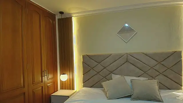 Laracooper  online show from 02/05/26, 08:02