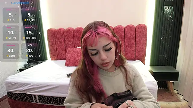 Laracooper  online show from 03/07/26, 12:13