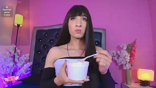 Snapshot of AlexiaHearts chatting on 11/25/25, 04:34 AlexiaHearts online show from 11/25/25, 04:34