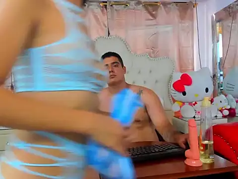 Snapshot of EmmaANDthomaz chatting on 12/18/25, 06:47 EmmaANDthomaz online show from 12/18/25, 06:47