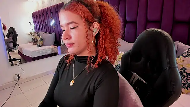 avrilwaynee online show from 11/21/25, 11:53