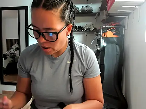 caroline 47 online show from 04/13/26, 08:14