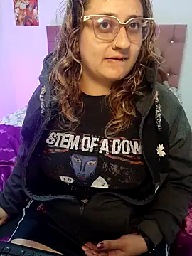 Snapshot of AnnieAtHome chatting on 11/13/25, 03:05 AnnieAtHome online show from 11/13/25, 03:05