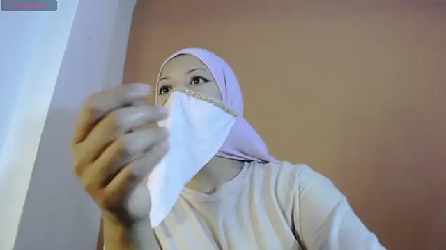 Snapshot of amina_fair chatting on 11/21/25, 06:34 amina fair online show from 11/21/25, 06:34