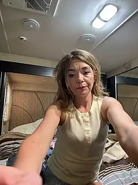 Snapshot of miatate chatting on 04/06/26, 10:44 miatate online show from 04/06/26, 10:44