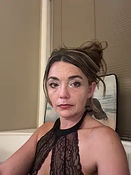 Snapshot of miatate chatting on 04/24/26, 10:18 miatate online show from 04/24/26, 10:18