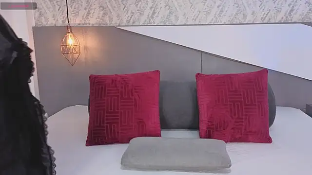 Snapshot of Sasha_Wolff chatting on 04/15/26, 04:25 Sasha Wolff online show from 04/15/26, 04:25