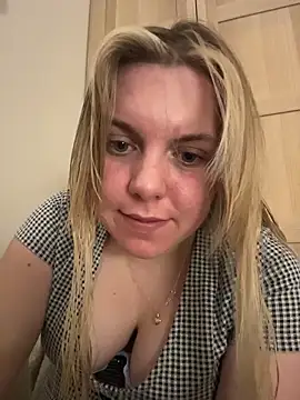 Snapshot of Nallinee chatting on 11/27/25, 10:56 Nallinee online show from 11/27/25, 10:56