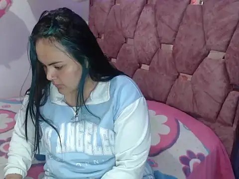 Snapshot of sammy_1211 chatting on 11/17/25, 10:37 sammy 1211 online show from 11/17/25, 10:37