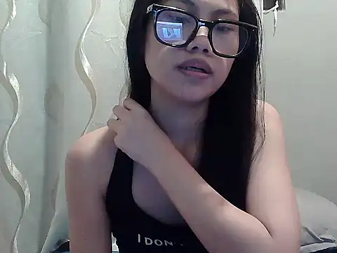 Snapshot of VelvetCharm_pinay chatting on 12/03/25, 11:47 VelvetCharm pinay online show from 12/03/25, 11:47