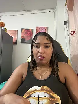 Snapshot of morena-2025 chatting on 06/20/26, 11:40 morena-2025 online show from 06/20/26, 11:40