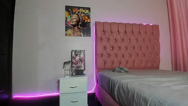 VanillaFlo online show from 11/24/25, 12:16