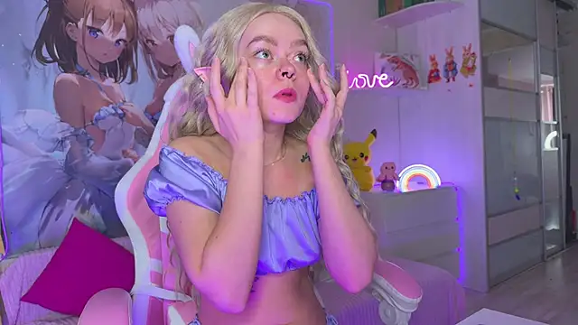 CheekySashaCharm online show from 04/04/26, 05:49