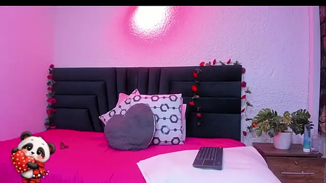 VictoriaRouge  online show from 02/15/26, 04:31