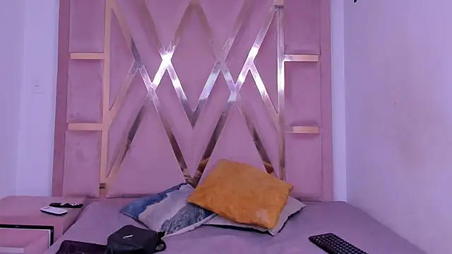 Snapshot of Kymasm chatting on 02/20/26, 01:11 Kymasm online show from 02/20/26, 01:11